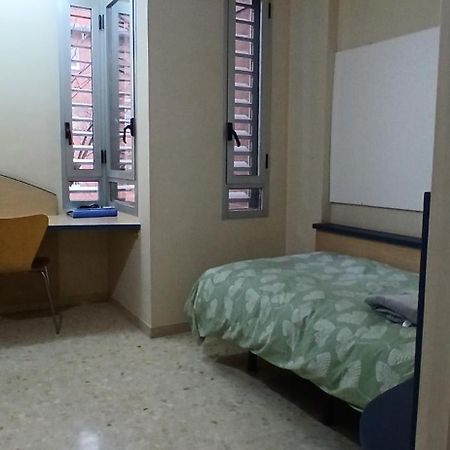 Larru Los Bermejales Residencia Universitaria Севілья Екстер'єр фото